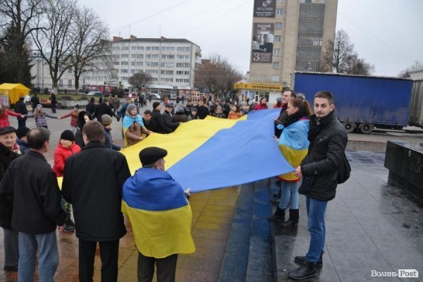 У центрі Луцька – акція до Дня Соборності. ФОТО