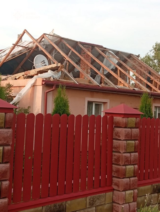 На Волині від буревію постраждали житлові будинки. ФОТО
