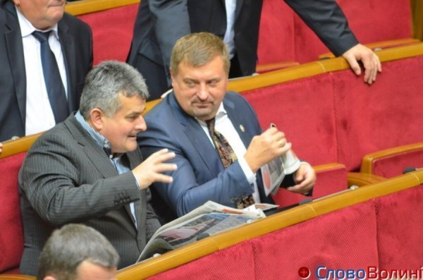 «Читанки» народних депутатів. ФОТО