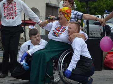 У «сонячній» кав’ярні в Луцьку започаткували власне свято, аби врятувати заклад від закриття. ФОТО