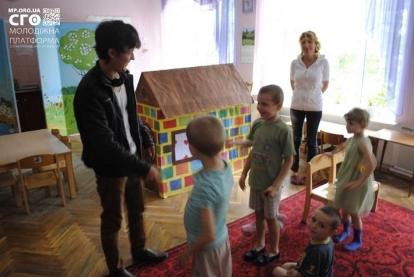 Дітям-сиротам подарували іграшковий будинок. ФОТО