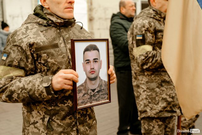 «Вивільнюємося ціною життя Героїв»: у Луцьку попрощалися із Владиславом Недільком. ФОТО