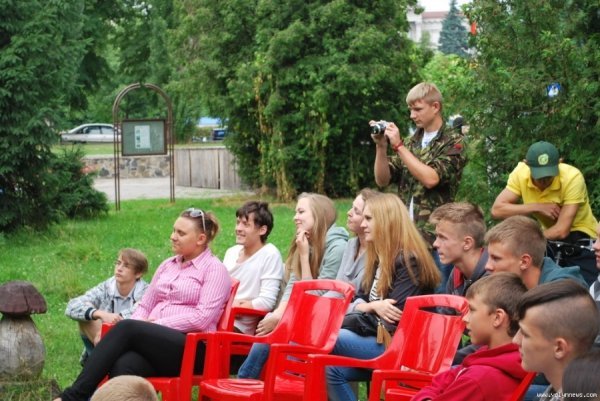 Як лучан у парку навчали історії. ФОТО