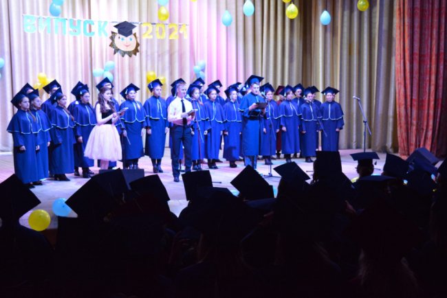 Випускникам Ківерцівського медколеджу вручили дипломи. ФОТО