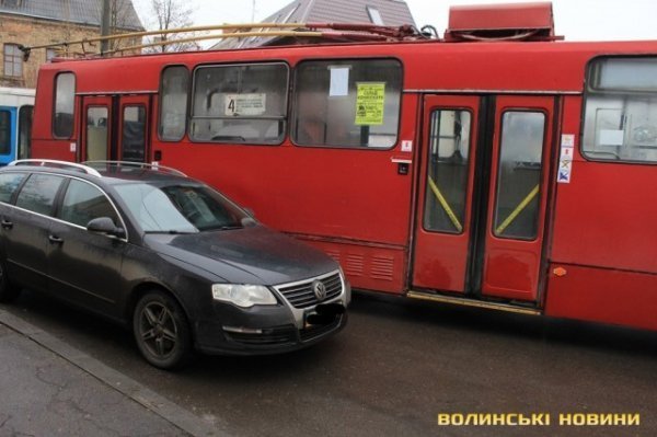 У центрі Луцька - великий затор. ФОТО