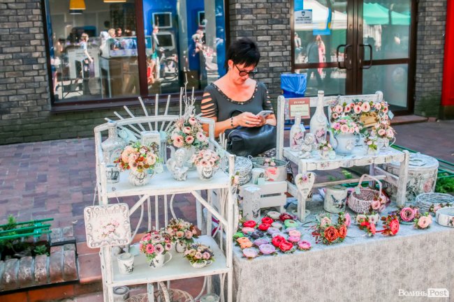 Народні розваги і море людей: в центрі Луцька «гуляє» етнофестиваль. ФОТО 