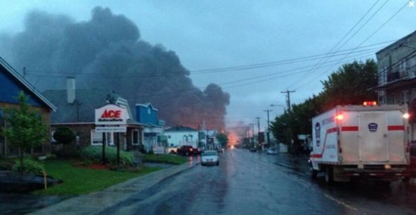 У Канаді вибухнув потяг із нафтою. ФОТО. ВІДЕО