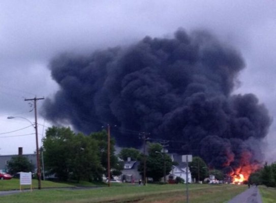 У Канаді вибухнув потяг із нафтою. ФОТО. ВІДЕО