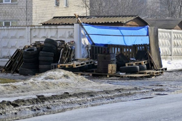 Біля бази луцьких ВВшників влаштували суботник. ФОТО