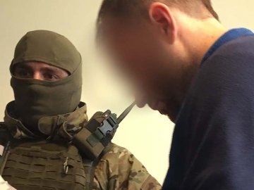 Суд відпустив кіберзлочинця, якого розшукують у 30 країнах