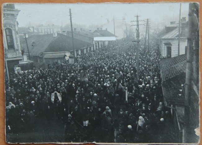 Сотні людей і святкова хода: яким було Водохреще в Луцьку 90 років тому. РЕТРОФОТО 