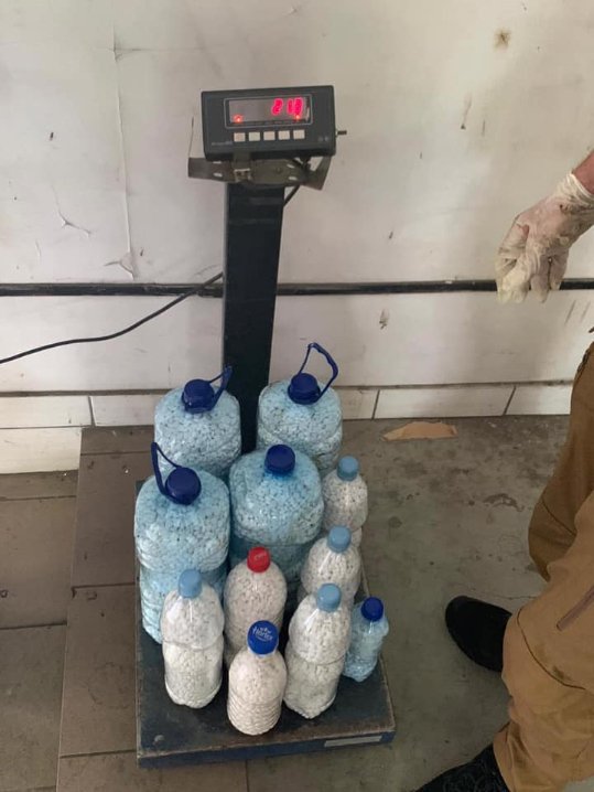 На волинській митниці в авто знайшли понад 20 кілограм контрабандних пігулок. ФОТО