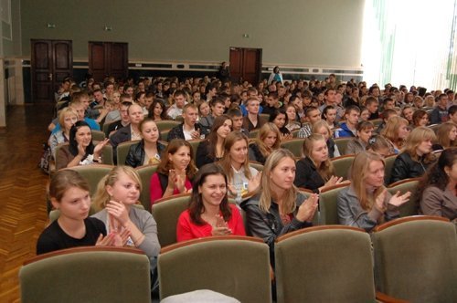 У СЄНУ танцювали дівчата в «пачках». ФОТО