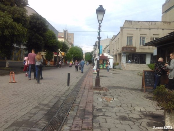 Сьогодні дощовий Луцьк. ФОТОРЕПОРТАЖ