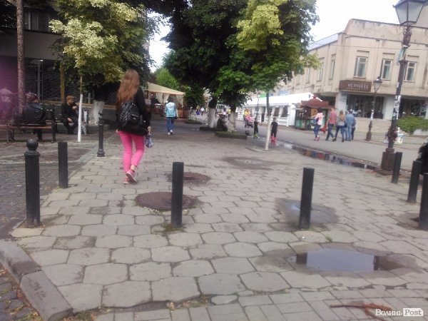 Сьогодні дощовий Луцьк. ФОТОРЕПОРТАЖ