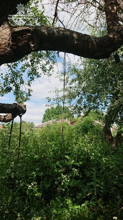 У Луцьку врятували самогубця, який хотів повіситись. ФОТО. ВІДЕО 