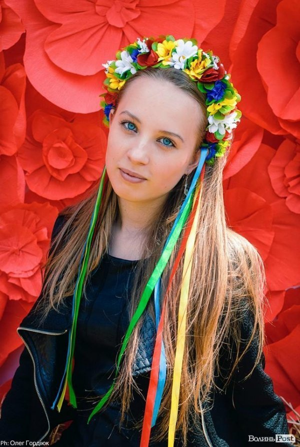 На благодійній фотосесії у Луцьку зібрали кошти для військових. ФОТО