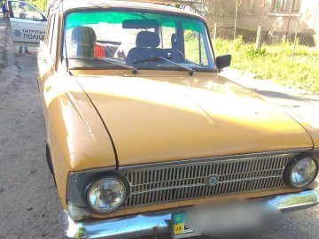 Ковелем катався п'янючий чоловік на «Москвичі». ФОТО