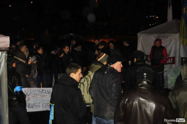 Вечірній Євромайдан у Луцьку. ФОТО