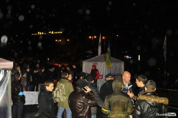 Вечірній Євромайдан у Луцьку. ФОТО