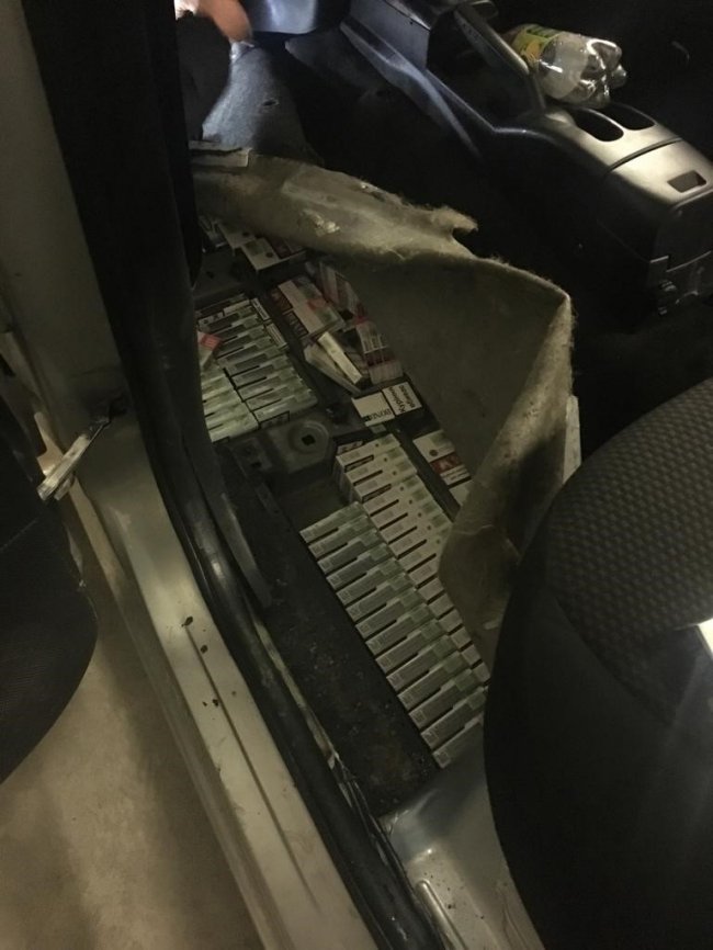 На Волині зловили винахідливого контрабандиста, який заховав цигарки у газовому балоні