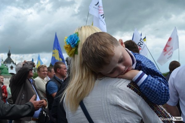 Кому політиків зі сцени слухати, а кому ліпше й поспати...