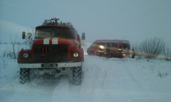Рятувальники визволили породіллю зі снігового полону на Волині