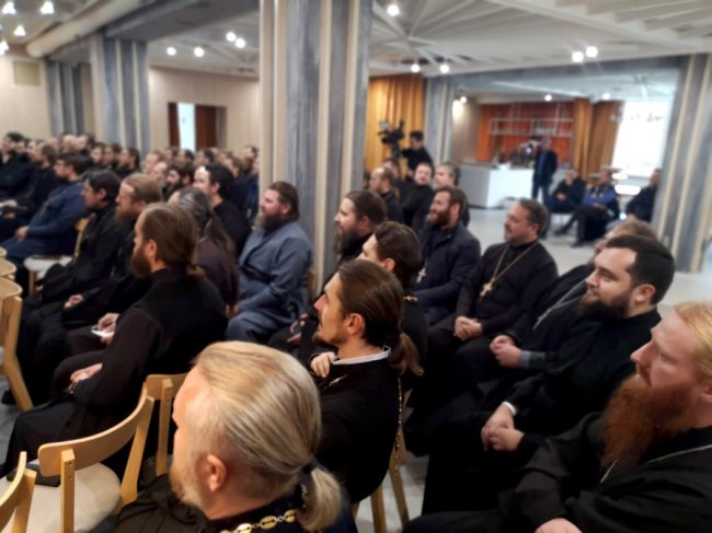 «Чому я не можу курити, якщо куриш ти?»: про що говорили на річниці Волинського братства тверезості. ФОТО