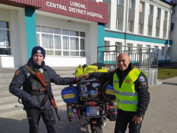 Подолав понад три тисячі кілометрів: іспанець самотужки на мотоциклі привіз на Волинь медикаменти