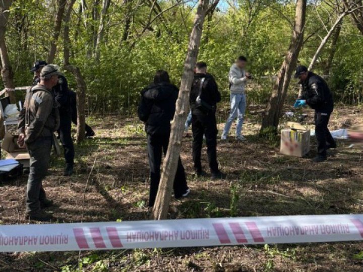 У парку Львова у сумці виявили тіло немовляти