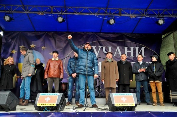 Віче на луцькому Майдані. ФОТО