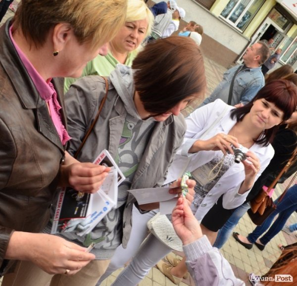 Із цигарками у Луцьку боролися цукерками та розвагами. ФОТО