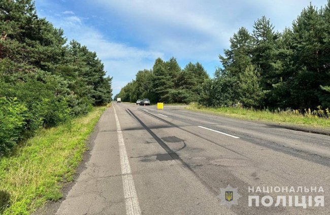 На Волині велосипедист зіткнувся з автівкою: його госпіталізували