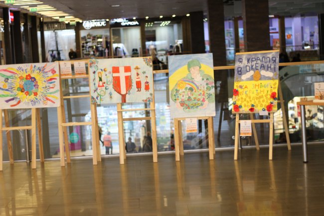 У «ПортCity» – виставка робіт юних патріотів Волині