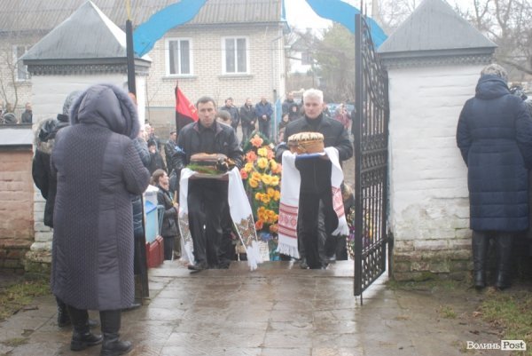 Поховали ще одного волиняна, вбитого на Майдані. ФОТО