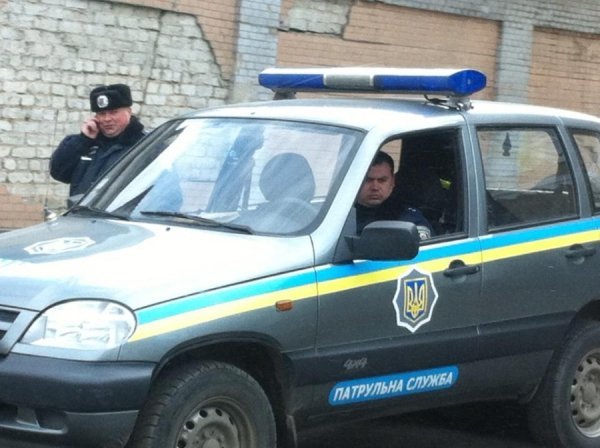 У Харкові дорогу опозиції перекривають тролейбусами. ФОТО