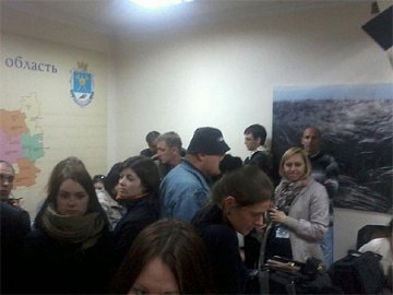 Журналістів замкнули подалі від Януковича. ФОТО