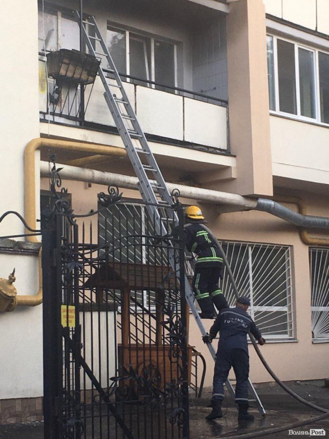 У луцькому «Бім-Бомі» горить квартира. ФОТО. ОНОВЛЕНО