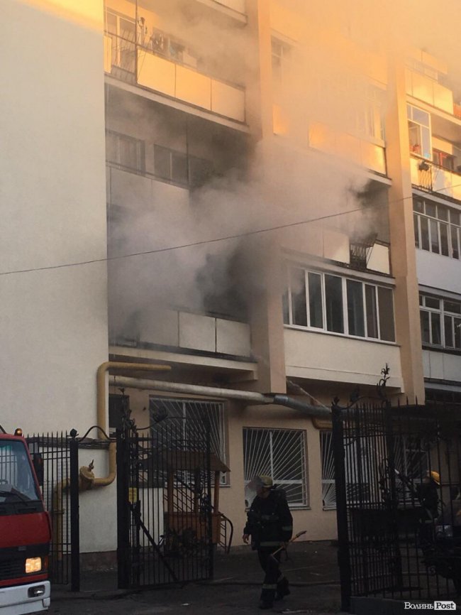 У луцькому «Бім-Бомі» горить квартира. ФОТО. ОНОВЛЕНО