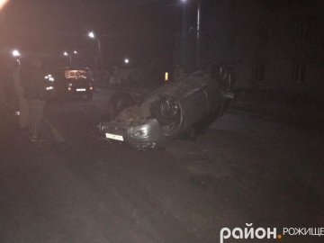 Волинянин, який на автомобілі влетів у бордюр та перекинувся, заплатить штраф