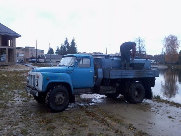 У Теремнівський ставок запустили рибу. ФОТО