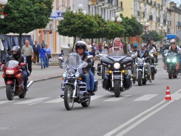 У Луцьку байкери влаштували «покатушки» вулицями міста