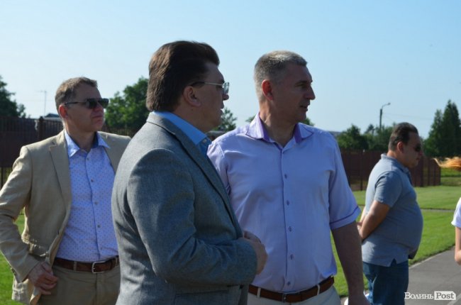 Прекрасне місце для занять спортом, - міністр оцінив стадіон у селі на Волині