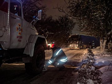 Рятувальники на Волині двічі буксирували фури, які блокували рух