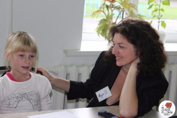 На Волині громадські активісти провели сеанс арт-терапії для дітей. ФОТО