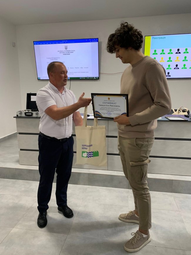 У громаді на Волині виділили по 10 тисяч випускникам, які склали НМТ на 200 балів. ФОТО