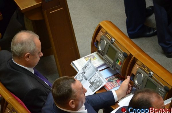 «Читанки» народних депутатів. ФОТО