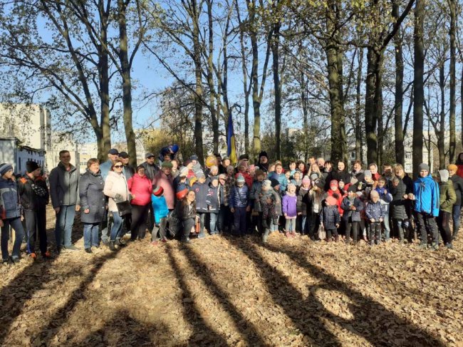 Їли кашу, грали хокей і змагалися: у Луцьку влаштували «Свято гарбуза». ФОТО