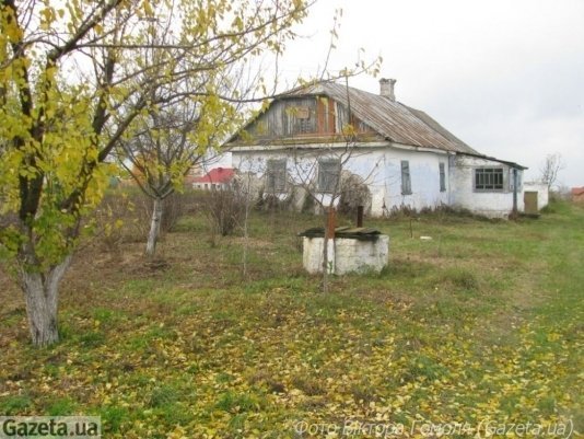 На Рівненщині розвалюється хата екс-президента України. ФОТО