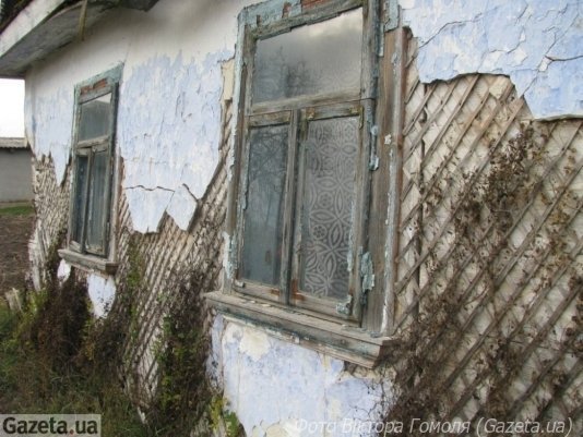 На Рівненщині розвалюється хата екс-президента України. ФОТО
